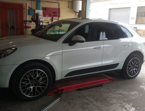 Changement de pneu sur Porsche Macan