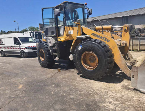 Tractopelle Komatsu VIP Pneu