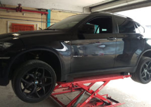 Changement de pneu sur BMW X6