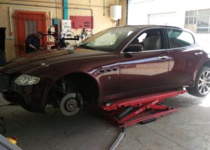 Changement de pneu sur Maserati